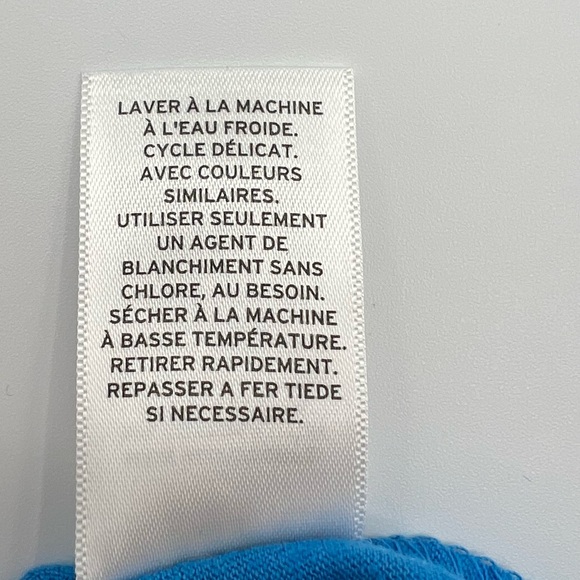 B.P. Blue V-neck T-shirt - new with tags - Large - Picture 9 of 9